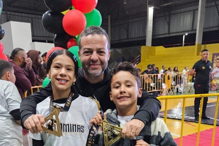Carolina Lopes, do Grupo Oficina da Capoeira de Santos Dumont, conquista título infantil em Ouro Branco